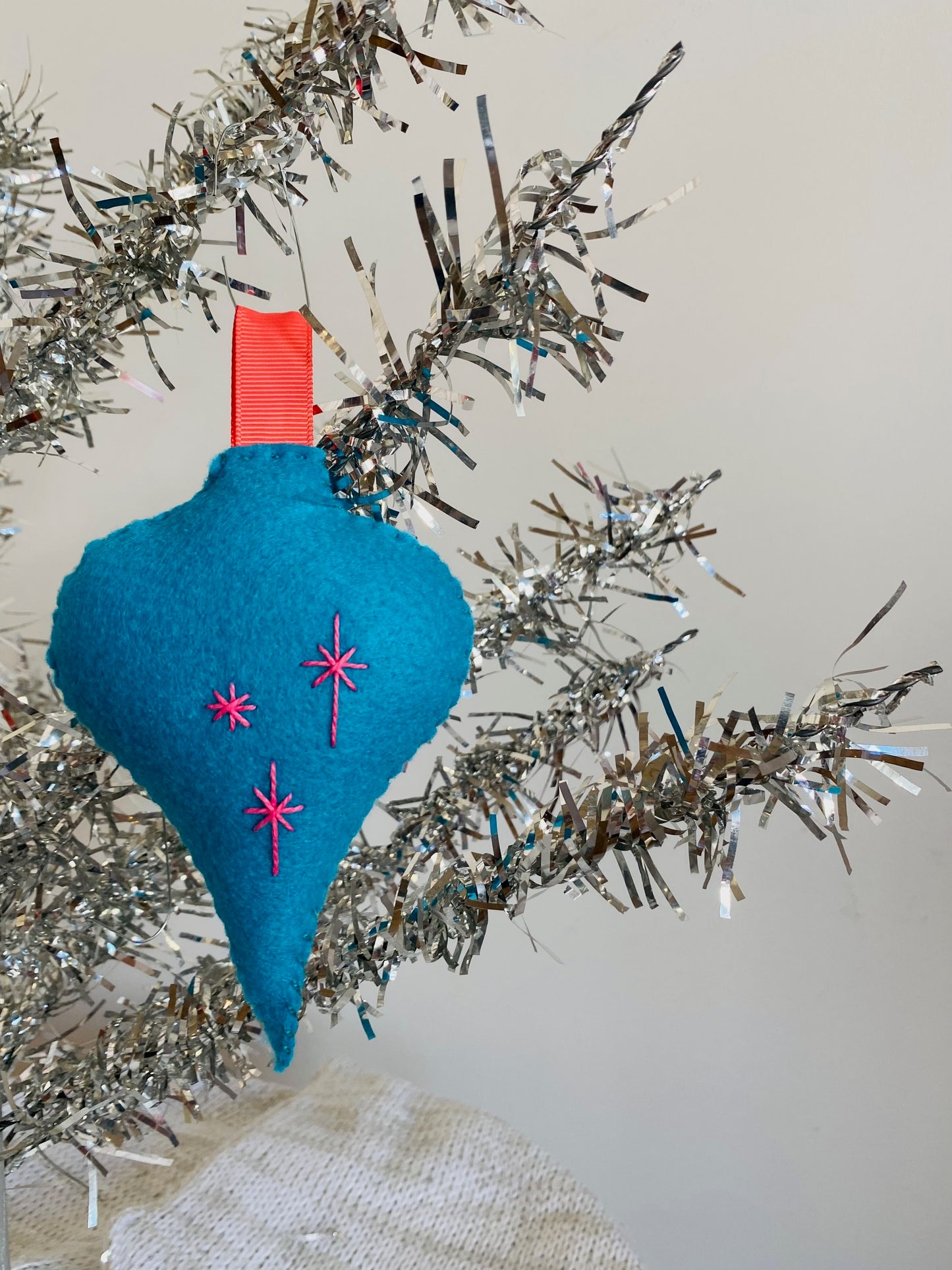 Retro Ornaments That Don't Break / Teal